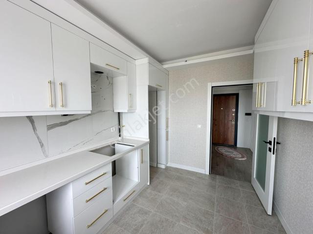 Atayurt Mahallesi Merkezi Konumda Ara Kat Satılık 2+1 Daire