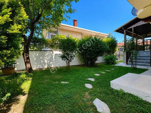 Ata 2 Sitesinde Çok İyi Konumda Bakımlı Bahçeli Trıplex Villa