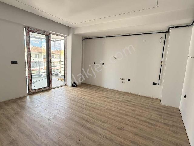 ! Ata Caddesinde İçi Full Yapılı Masrafsız Ultra Lüx Daire !