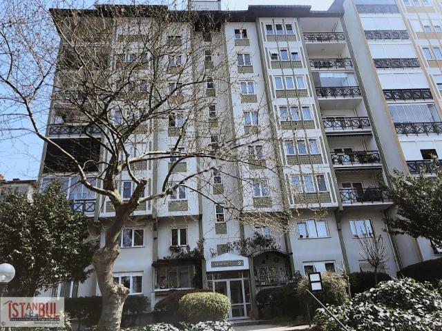 Ataşehir Kardelen 2 Sitesinde İçi Tamamen Yenilenmiş 3+1 Satılık