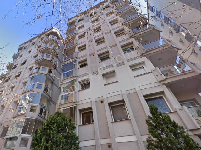Ataşehir Yenişehir'de 3+1 / 130 M2 Net Satılık Daire