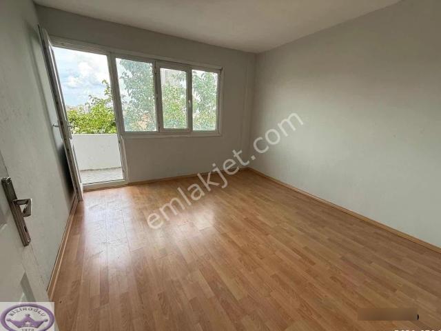 Ataşehir Yenisahra Kiralık Arakat Balkonlu 2+1 Daire