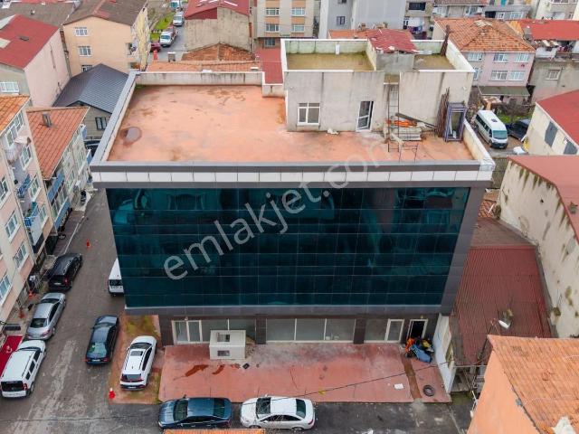 Ataşehir 'de Palladium Avm Ye Komşu Kiralık Komple Plaza