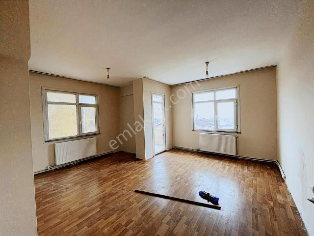 Ataşehir Ferhatpaşada 3+1 150 M2 3 Balkonlu Kiralık Daire