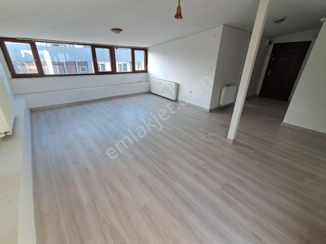 Ataşehir İnönü Kainat Caddesinde Teraslı 90m2 2+1 Daire