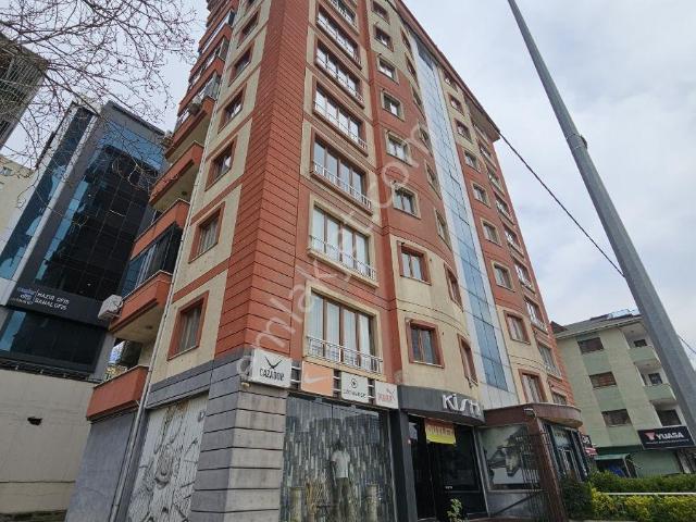 Ataşehir İfm Ye 200mt Mesafede Cadde Üstünde Harika Konumda 3+1