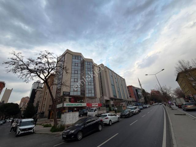Ataşehir Kayışdağı Cad.üzeri 180m2 Prestijli Satılık Plaza Katı