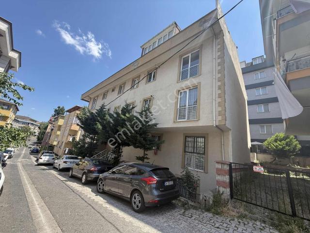 Ataşehir Kayışdağı'nda Balkonlu Kiralık Ferah 2+1 Daire