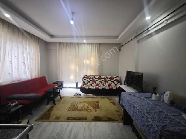 Ataşehir'de Kiracılı 1+1 Satılık Daire