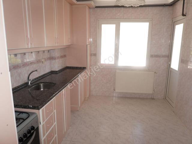 Ataşehirde Kiralık 3+1 Doğalgaz Kombi+balkonlu+asansörlü serkan