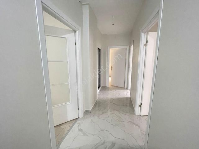 Ataşehir'de Üniversite Yakını Bahçeli 2+1 Kiralık Daire