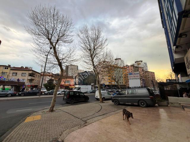 Ataşehir'in Merkezinde Yüksek Görünürlüklü 180m2 Satılık İşyeri
