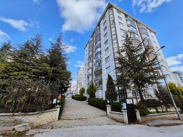 Ata Mahallesi Ata Park Sitesinde Ara Katta Satılık 3+1 Daire