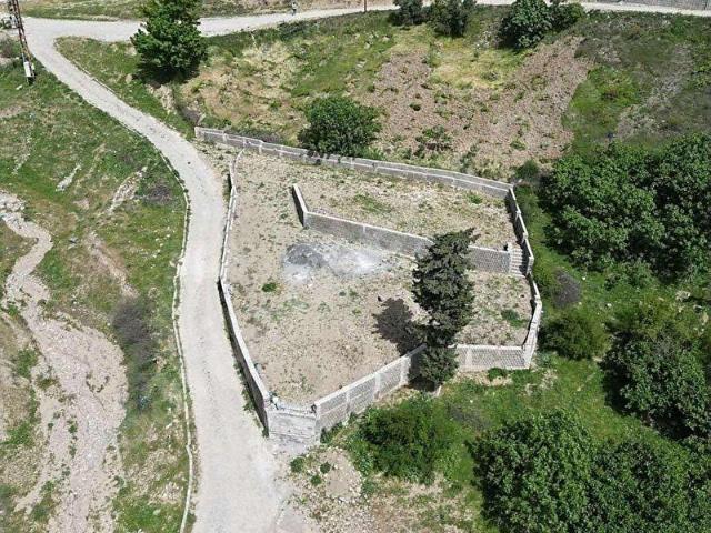 ATABEY DEN HASANCIKLI DA SATILIK ARSA TAŞ DUVAR ÖRME