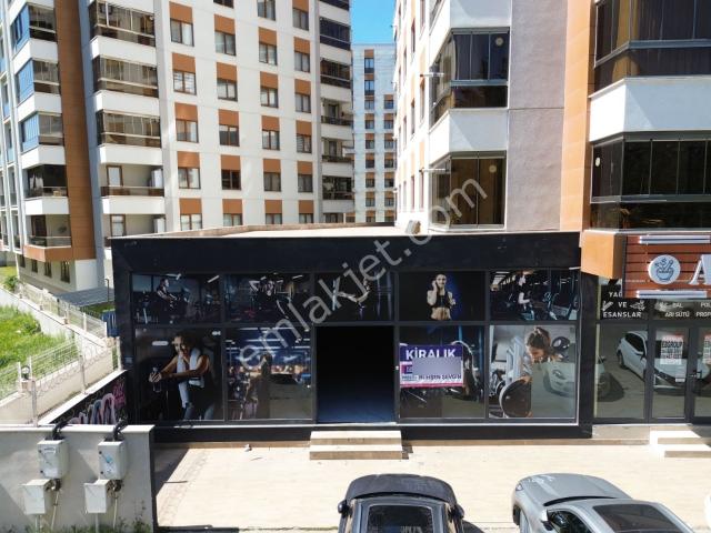 Ataevlerde 200 Metrekare Geniş Kiralık Dükkan