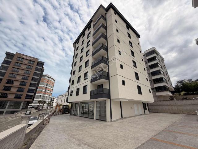 Atakent Mahallesinde Bulvara 2.bina İskanlı 3+1 Daire