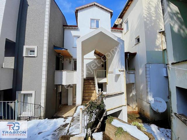 Atakent Sitesi'nde Satılık 4+1 3 Katlı Deniz Manzaralı Daire