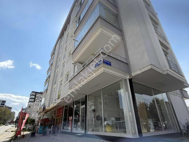 Atakent Te Satılık Anayola 100 Metre Satılık Dükkan