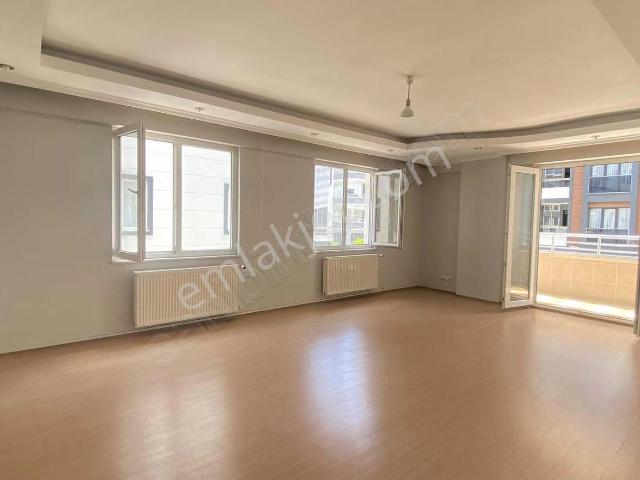 Atakent Tramvayın Bir Sokak Üstünde Kiralık 3+1 Daire