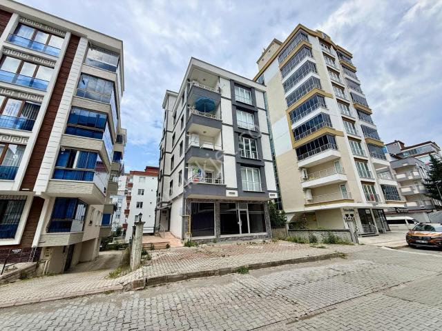 Atakent'te Tramvay'a Çok Yakın Mutfak Ayrı 2+1 Daire