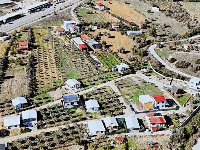 Ataköyde Tapulu Asvalt Kenarı 240 m2 Elektirik Su Bağlı