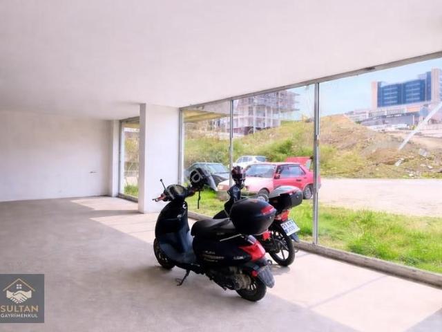 Atakum Devlet Hastanesi Kavşağında Kiralık Dükkan
