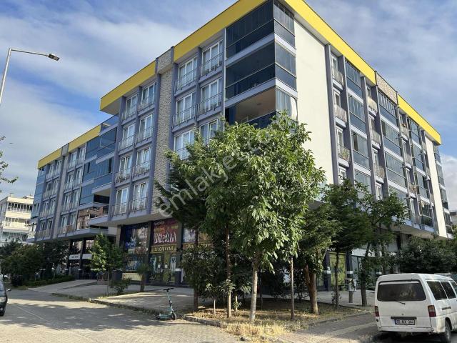 Atakum Ömürevlerinde Sahile tramvaya Yakın Satılık 2+1 Daire