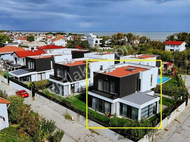 Atakum Sahilde Eşyalı Satılık Lüks Villa