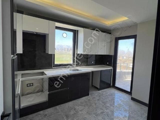Atakumda Yüksek Kredili Salon Mutfak Ayrı 2+1 Daire