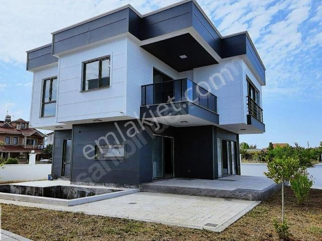 Çatalçam Sahilde Satılık Lüks Villa