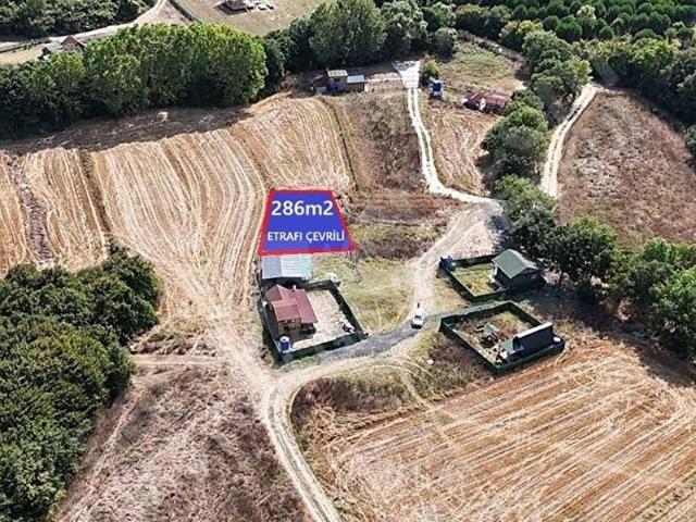 ÇATALCA AKALANDA ETRAFI ÇEVİRİLİ ANA YOLA ÇOK YAKIN 286 M2 HİSSE