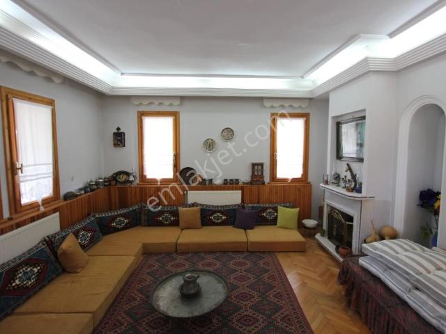 Çatalcada Müstakil Havuzlu Çift Katlı Havuzlu Villa