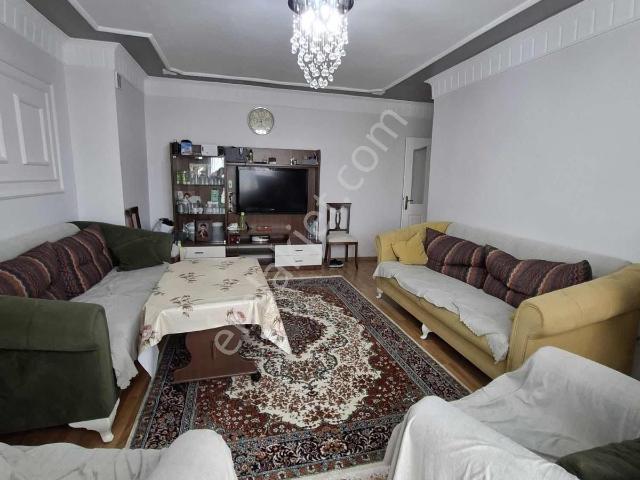 Atalay Caddesi Üzerinde Çift Balkonlu 3+1 Satılık Arakat Daire