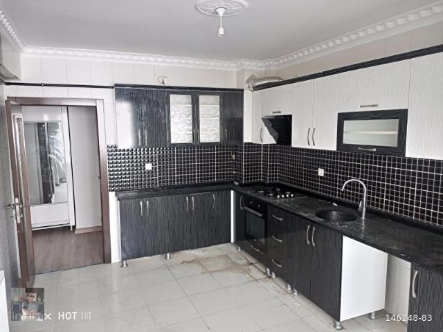 ATAPARK MEVLANA OKULUN ARKASI 4+1 EBEBEYN BANYOLU ORTA KAT DAİRE