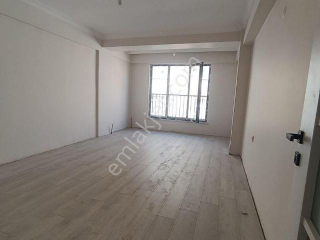 Ateştuğla'da Çok Güzel Konumda 2+1 3 Kat 105 M2 Net Daire