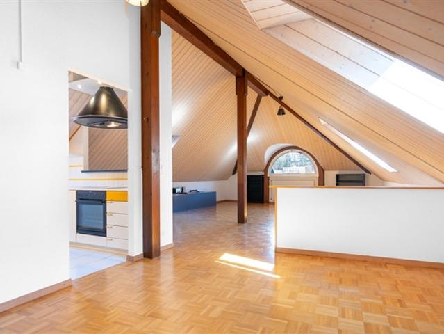 Atelier auf einem Dachboden im Zentrum von Lausanne