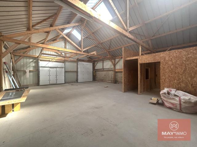 ATELIER avec 10 GARAGES