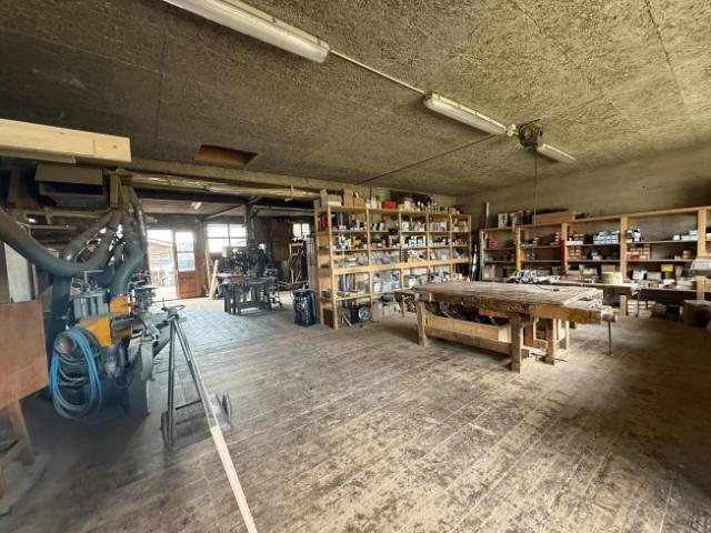 ATELIER DE CHARPENTE FERBLANTERIE MENUISERIE