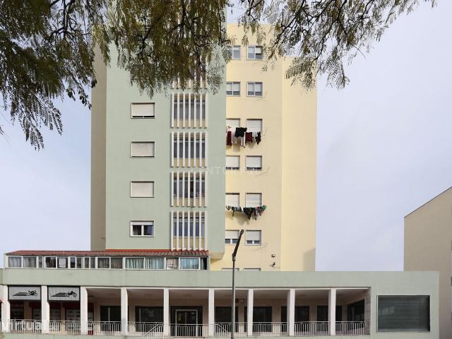 Atelier T2 Transformado em habitao/Pvoa de Santo Adrio