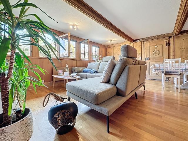 Atemberaubend renoviertes 9,5 Zimmer Bauernhaus auf einem großen Grundstück