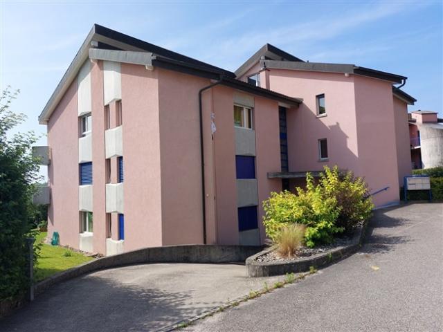 Atemberaubende 4.5 Zimmer Wohnung mit Balkon und Aufzug in ruhiger Wohnlage