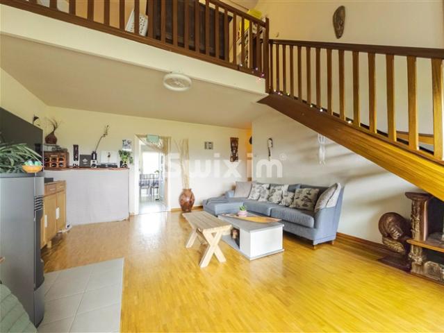 Atemberaubende 6 Zimmer Doppelhaus Wohnung