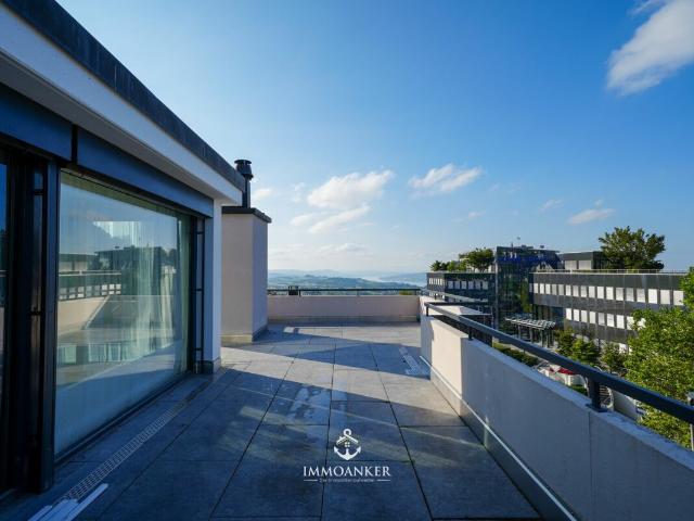 Atemberaubende Attika Perle mit Panoramablick & Luxus pur über dem Zürichsee
