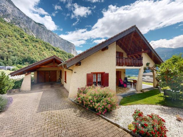 Atemberaubende, geräumige Villa – erstklassige Lage mit großem Grundstück