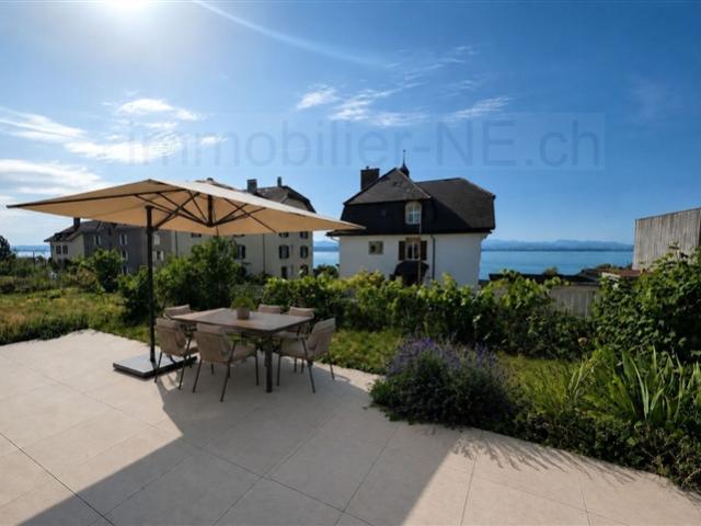 Atemberaubende moderne 4,5 Zimmer Wohnung mit großer Terrasse, See und Blick auf die Alpen
