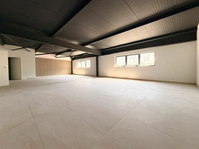 Atemberaubende NEUE Büro und Gewerbeflächen zum Verkauf in Saxon – Limite Riddes