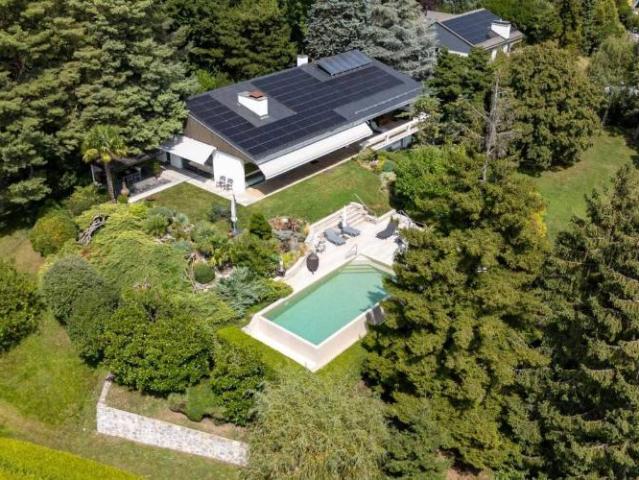 Atemberaubendes Anwesen mit 7,5 Zimmern und Swimmingpool – Entwicklungspotenzial