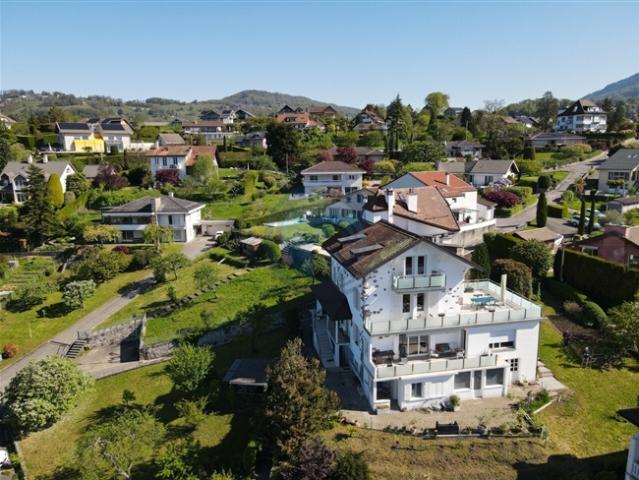 ATEMBERAUBENDES MEHRFAMILIENHAUS MIT 4 EINHEITEN UND ATEMBERAUBENDEM BLICK AUF DEN SEE