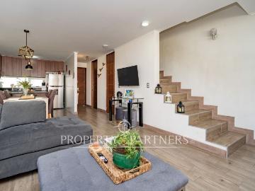 Atencion! Venta en Peñalolén de precioso Townhouse en condominio, semi nuevo