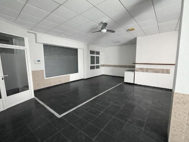 ¡Atención Inversores! Local de 107 m2 en Dolores: Perfecto para reconversión residencial o negocio con vado